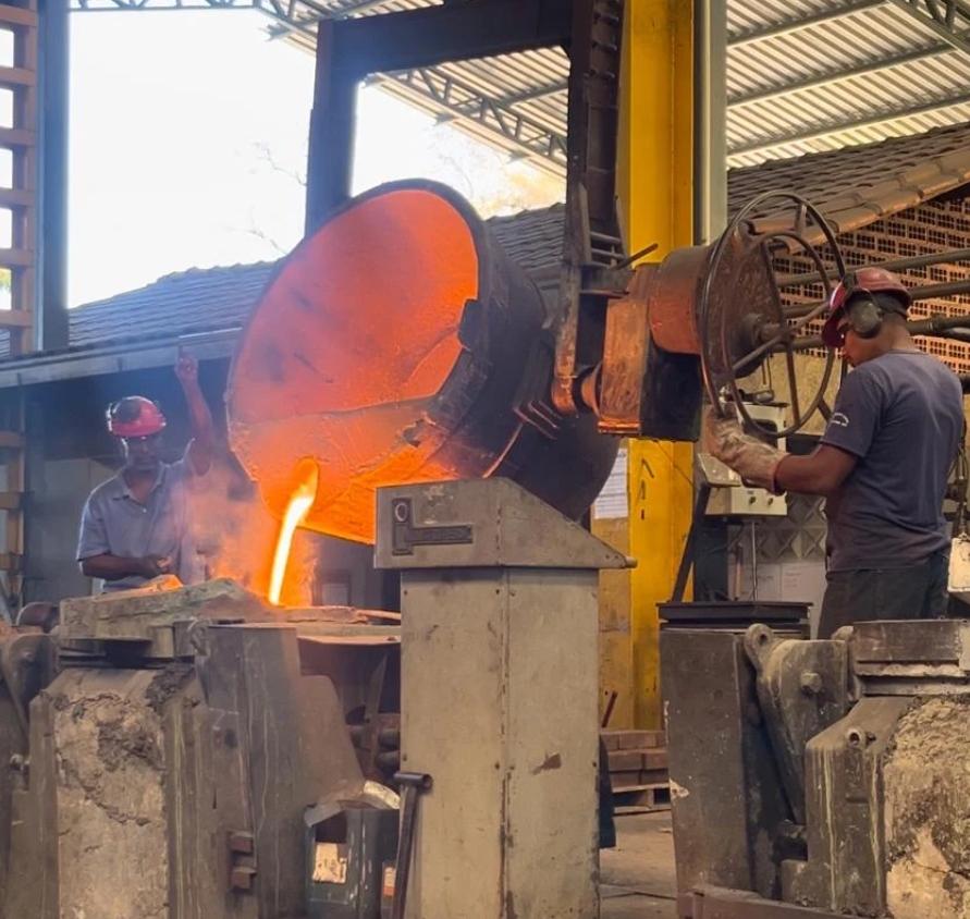 Processo de vazamento do ferro fundido